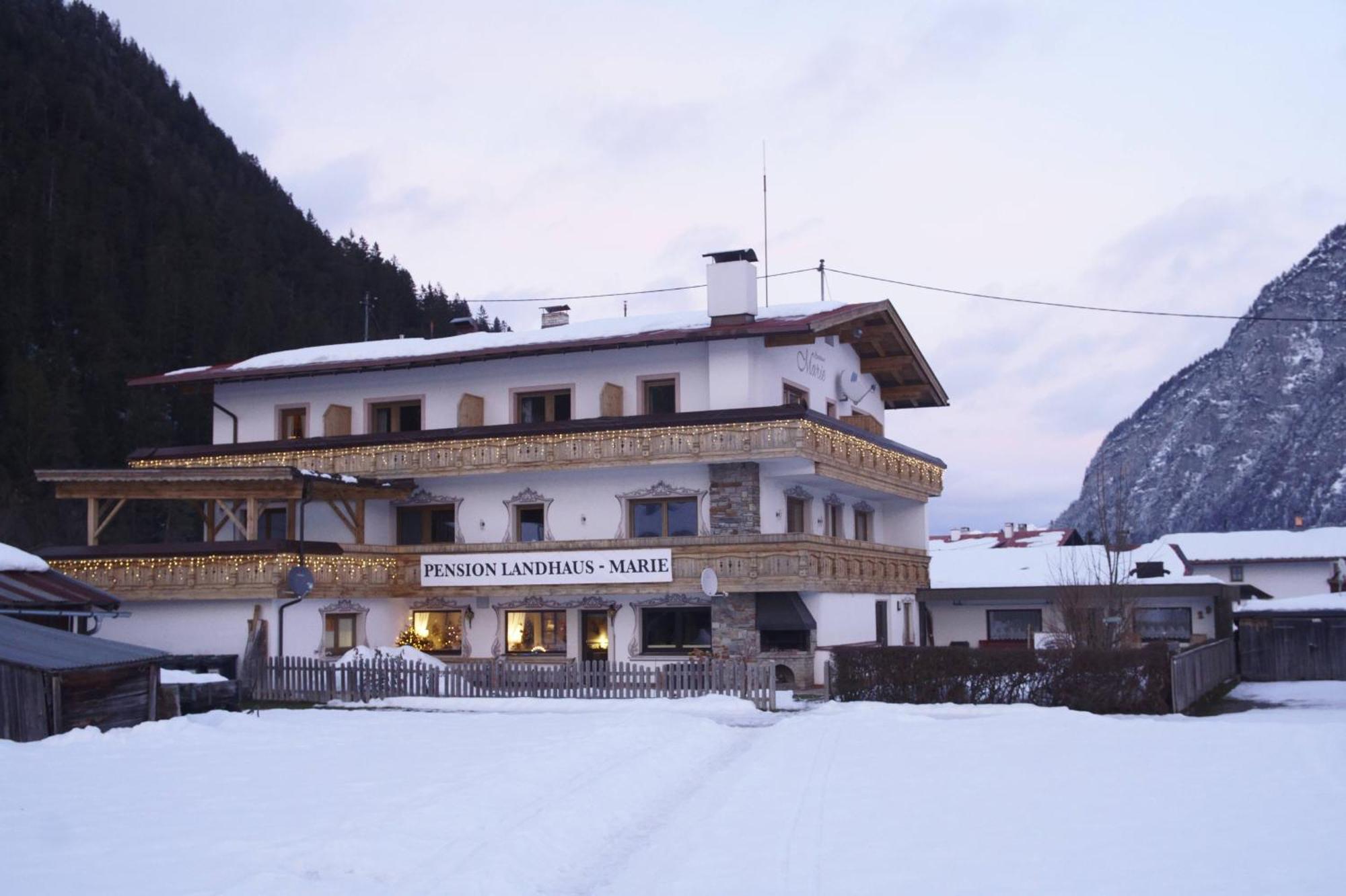 Pension Und Apartments Landhaus Marie ลอยทัช ภายนอก รูปภาพ