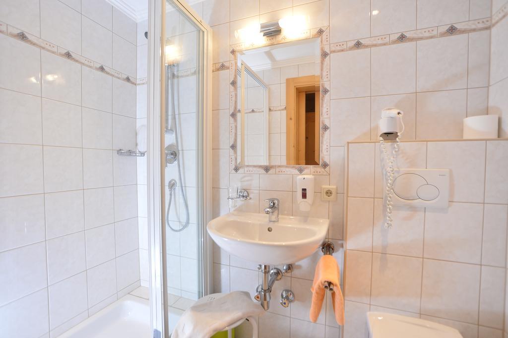 Pension Und Apartments Landhaus Marie ลอยทัช ภายนอก รูปภาพ