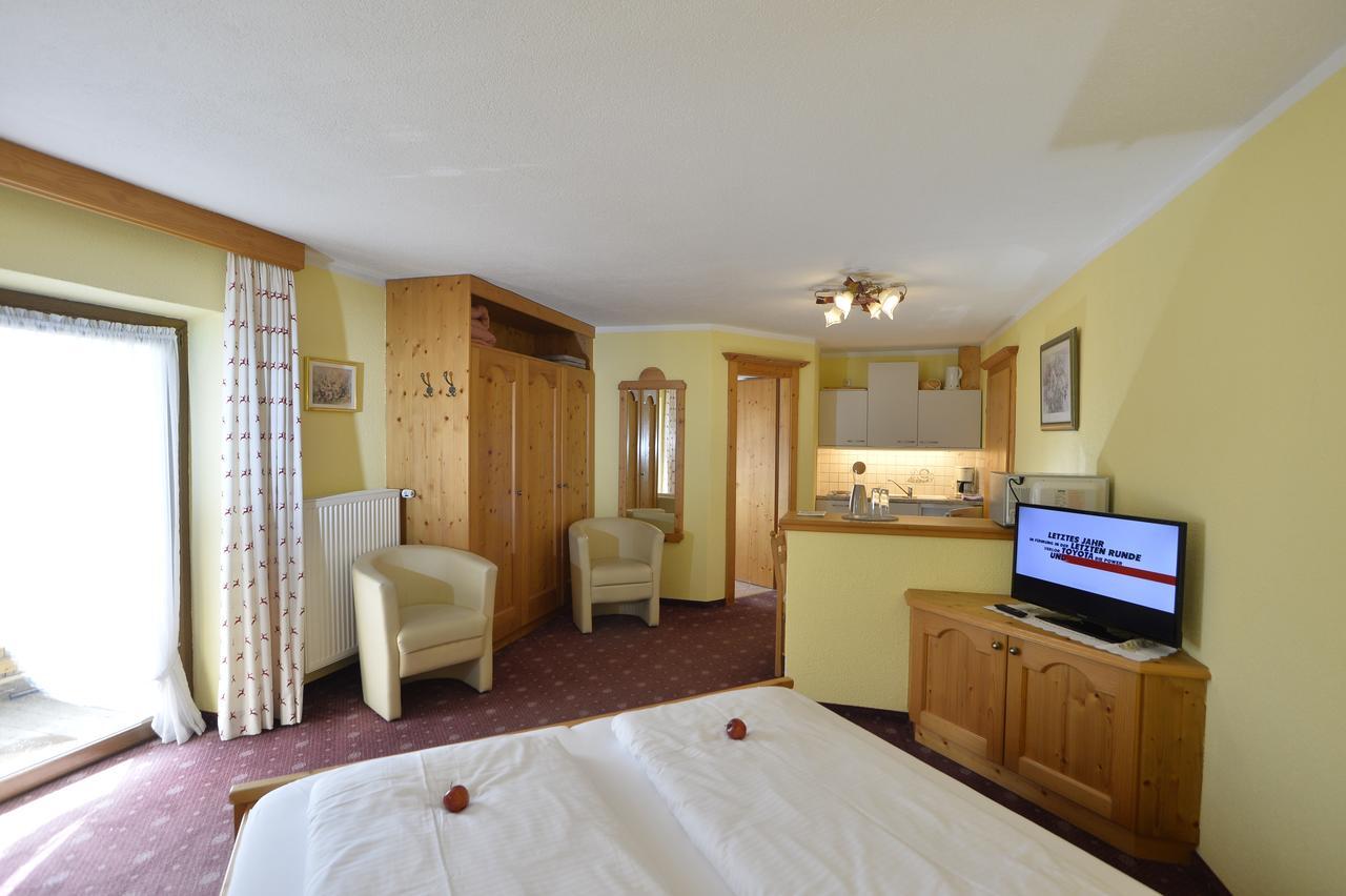 Pension Und Apartments Landhaus Marie ลอยทัช ภายนอก รูปภาพ