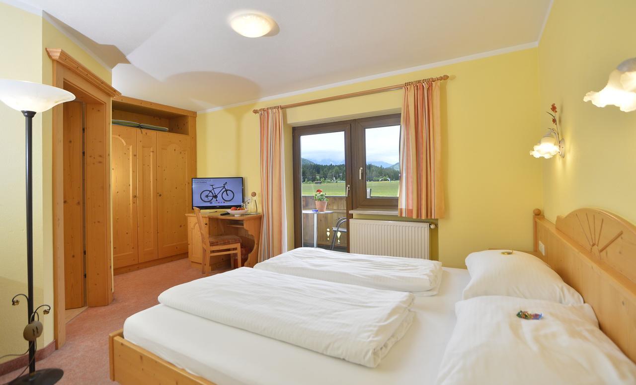 Pension Und Apartments Landhaus Marie ลอยทัช ภายนอก รูปภาพ