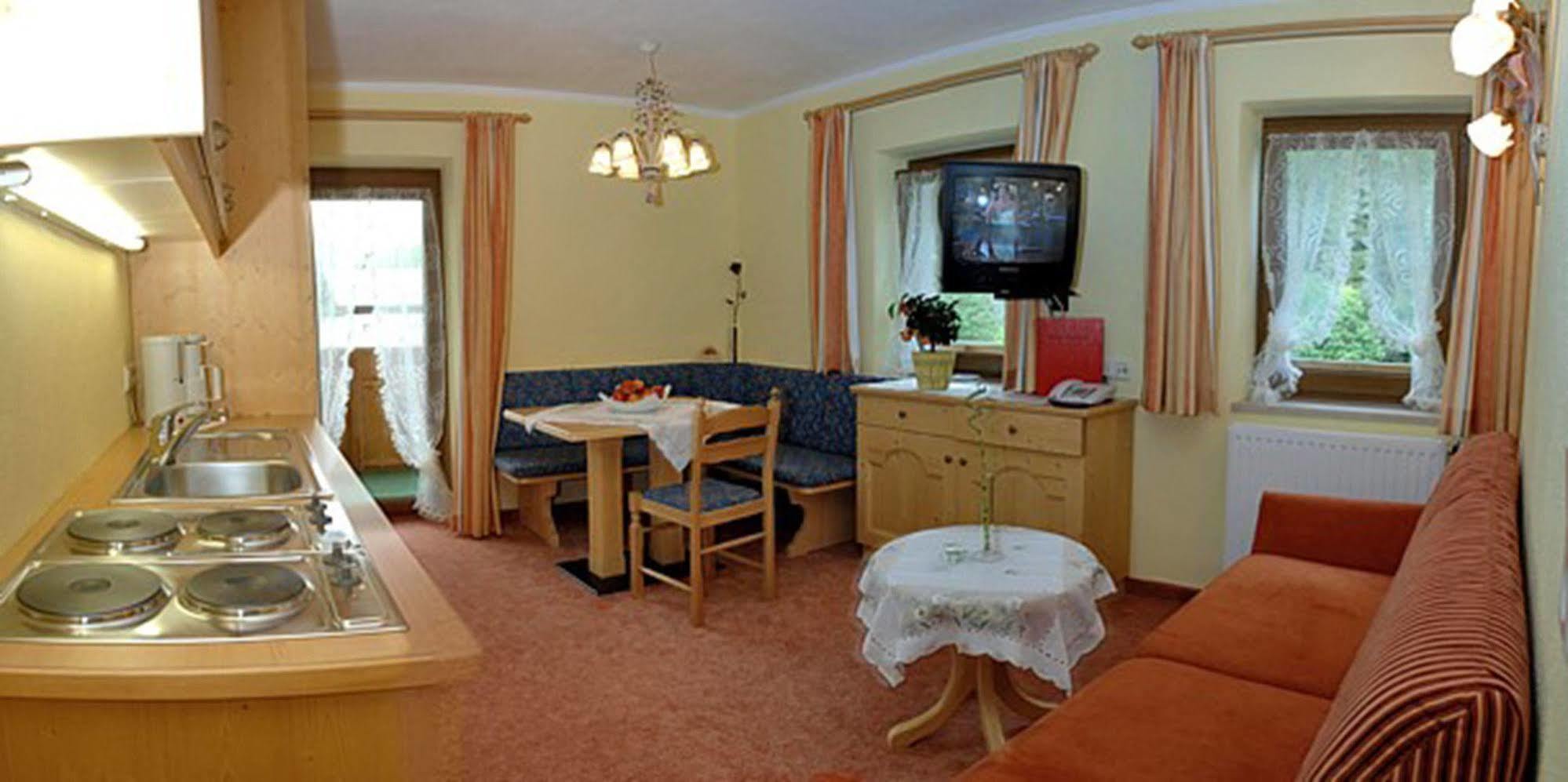 Pension Und Apartments Landhaus Marie ลอยทัช ภายนอก รูปภาพ