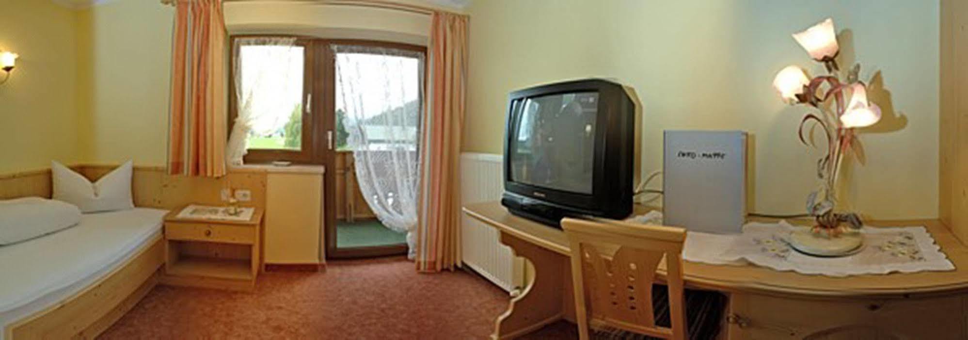 Pension Und Apartments Landhaus Marie ลอยทัช ภายนอก รูปภาพ