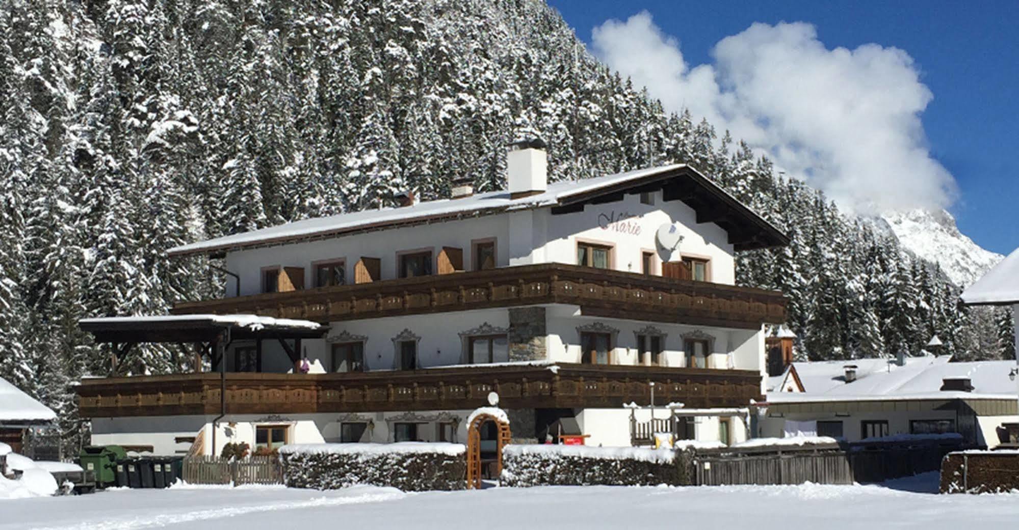 Pension Und Apartments Landhaus Marie ลอยทัช ภายนอก รูปภาพ