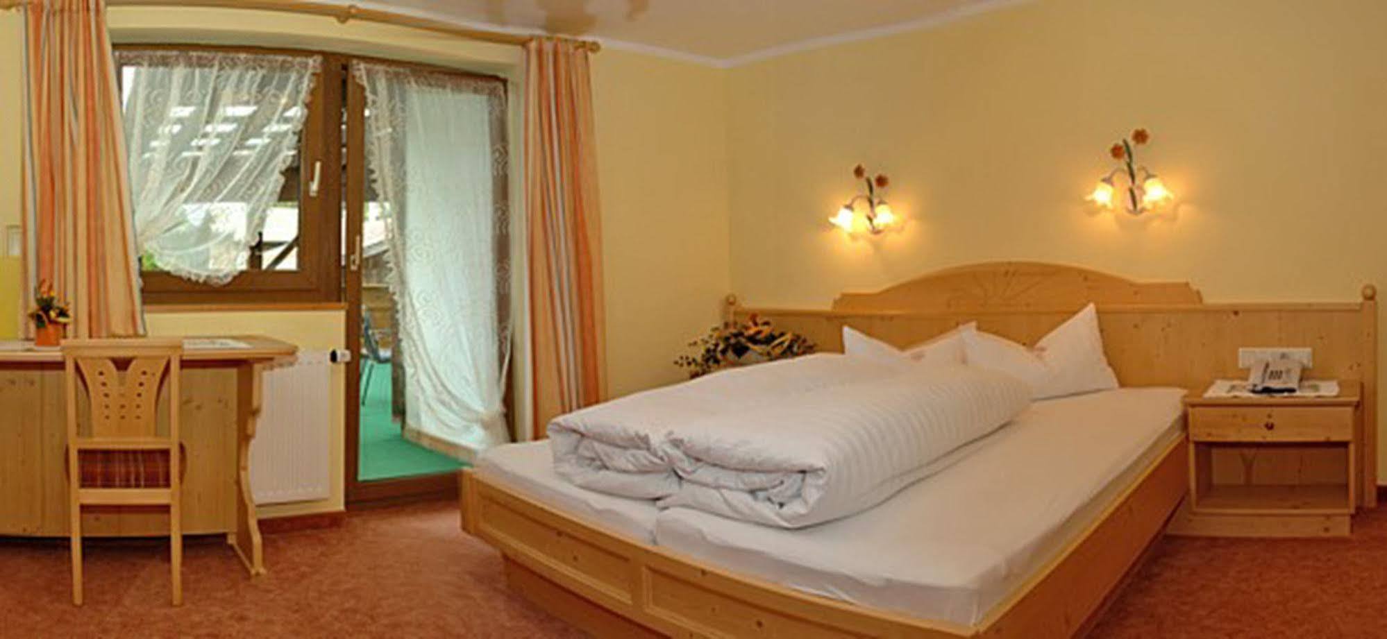 Pension Und Apartments Landhaus Marie ลอยทัช ภายนอก รูปภาพ