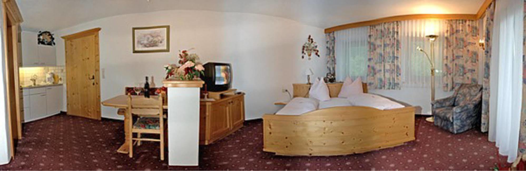 Pension Und Apartments Landhaus Marie ลอยทัช ภายนอก รูปภาพ