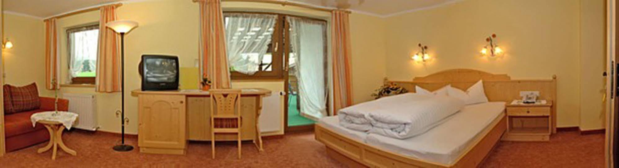 Pension Und Apartments Landhaus Marie ลอยทัช ภายนอก รูปภาพ